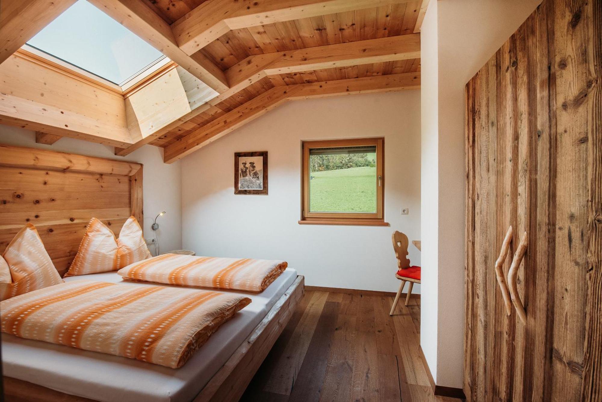 Grosskarnaiderhof Appartements-Bauernhof-Natur Pur Luson Exterior photo