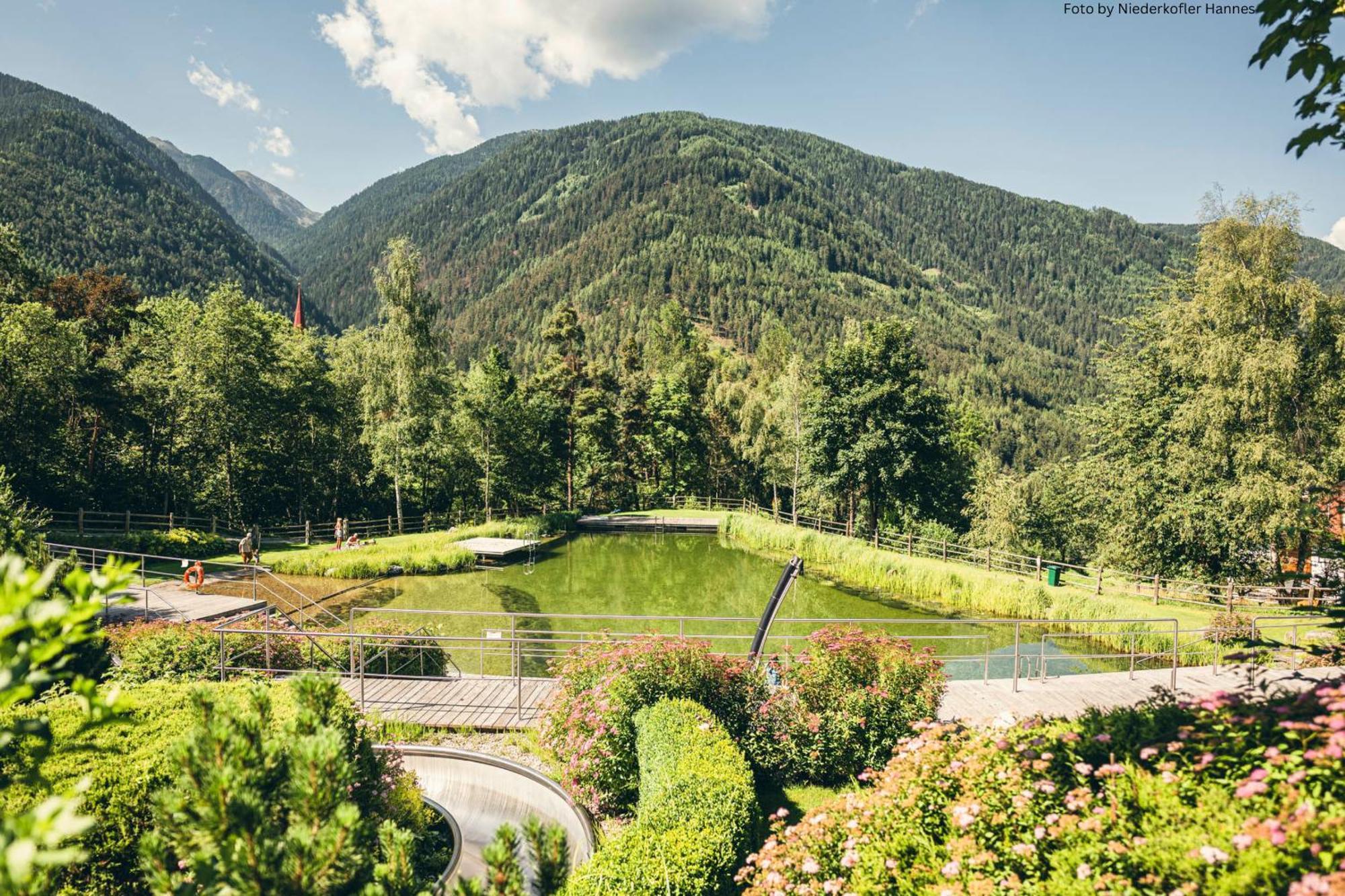 Grosskarnaiderhof Appartements-Bauernhof-Natur Pur Luson Exterior photo