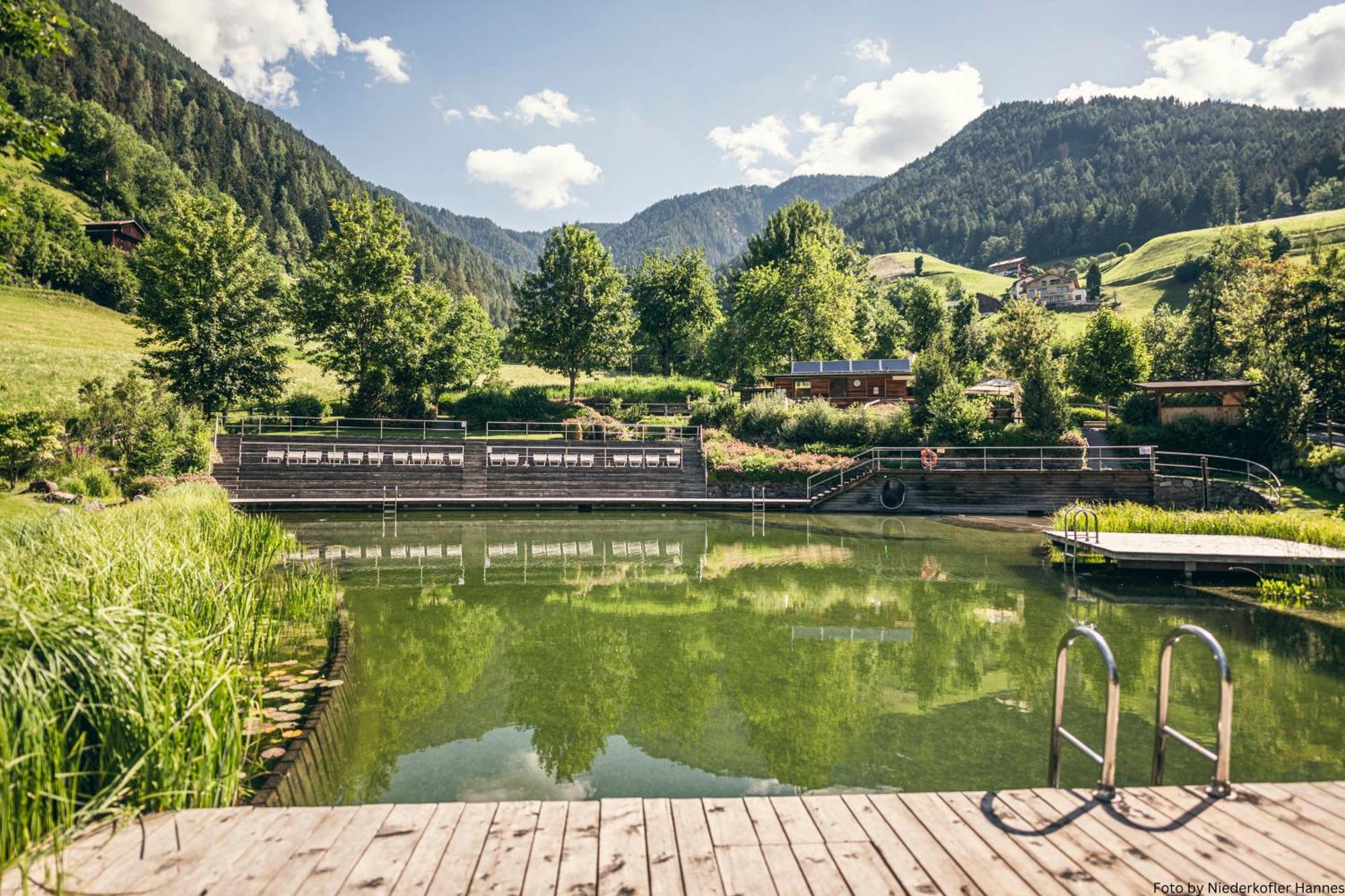 Grosskarnaiderhof Appartements-Bauernhof-Natur Pur Luson Exterior photo